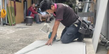 ▲天行者慈善協會23日啟動「黃光計劃」急難救助房屋修繕行動,攜手愛心企業前往修復,盼改善弱勢長者居住環境。(圖/天行者慈善協會提供)