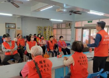 新春團拜暨隊務會議　彰化榮欣志工關懷百歲榮民