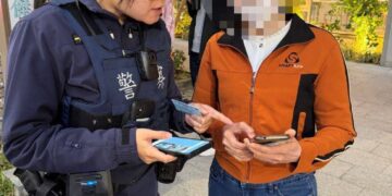 愛情話術誘購點數 超商警覺通報警到場攔阻