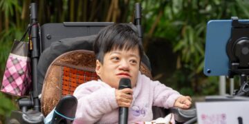 唱出生命最強音！「玻璃娃娃」小雪松菸開唱4小時     圓夢街頭獲萬元賞金肯定