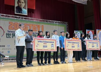 影音/原斗國中小開學雙喜臨門 從單車破風到科學奪金騎向世界舞台