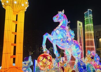 台北燈節攜手13友好國家城市！ 上海燈組現「七彩駿馬」吸睛