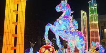 台北燈節攜手13友好國家城市！ 上海燈組現「七彩駿馬」吸睛