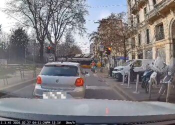 影音/米蘭電車出軌撞進建物 釀2死38傷慘劇