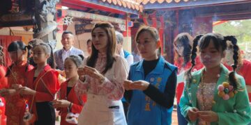 影音/清水岩寺傳愛12載 義賣家扶燈籠助學 美魔女楊惠絜議員蕭妤亘響應公益