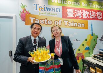 黃偉哲四天來回快閃倫敦 率台南隊進軍英國食品展