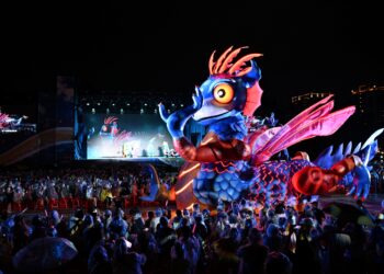 巨型「雨馬」震撼登場　親子劇燈光秀點亮嘉義