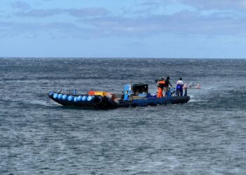 屏東車城竹坑民眾落海　海巡及漁民通力合作救援