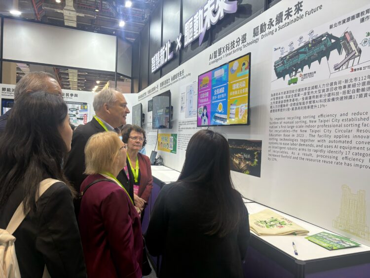 AI 辨識精準分類！新北智慧分選廠獲「2026 創新應用獎」     11 國外賓齊聚取經