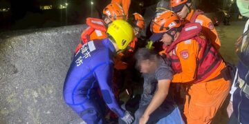 民眾受困消波塊險象環生　海巡署迅速馳援化解危機