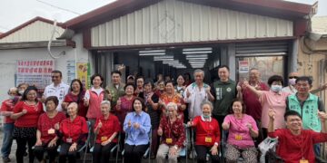 屏東市金泉里、瑞光里社區照顧關懷據點　歡喜揭牌周縣長鼓勵長輩多外出