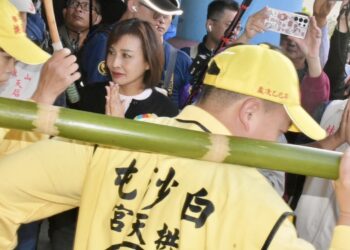 有「粉紅超跑」之稱的苗栗白沙屯拱天宮媽祖　今15日來到旗山繞境