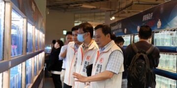 世界級孔雀魚世界盃　游進屏東農業物產館