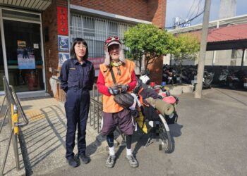 為民服務不分國界　枋警助美籍單車騎士順利環台