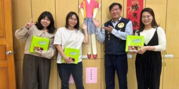 歡慶38婦女節　恆春分局致贈彩妝與沐浴套組 向女性同仁表達敬意