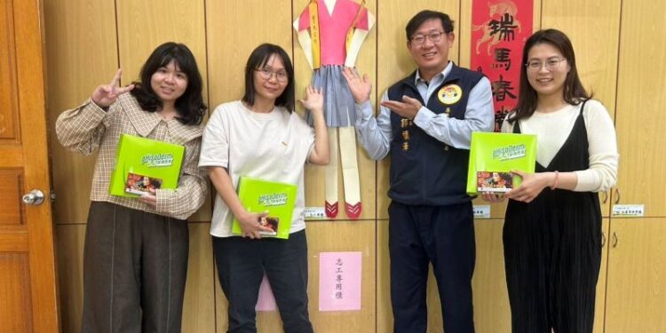 歡慶38婦女節　恆春分局致贈彩妝與沐浴套組 向女性同仁表達敬意