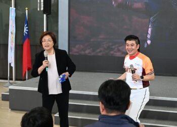 彰縣府大廳直播中華隊對戰捷克隊  美食應援重返榮耀