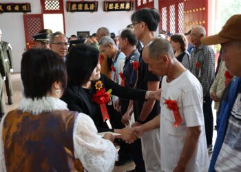 忠烈祠春祭國殤　張麗善率各界代表悼念烈士表達敬意