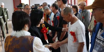 忠烈祠春祭國殤　張麗善率各界代表悼念烈士表達敬意