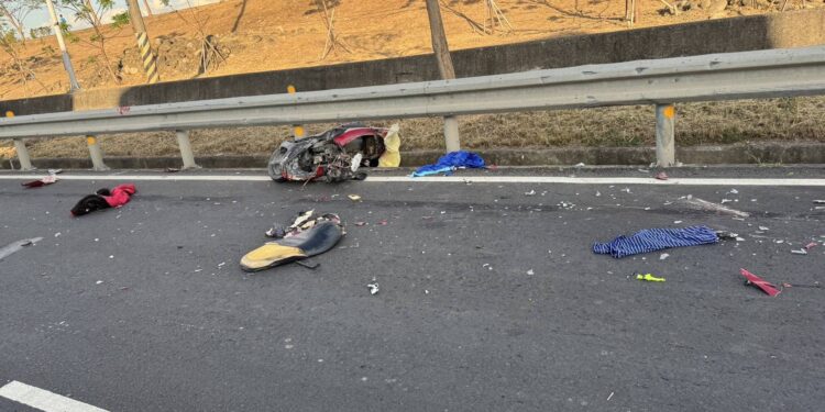 大寮區河堤路、會營街口曳引車與機車碰撞騎士當場不治