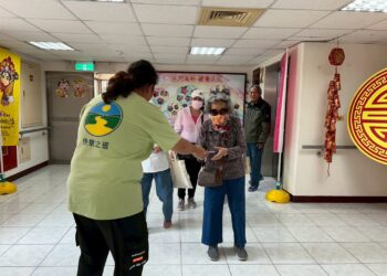 看戲過節又慶生　高雄榮家長輩溫馨歡度國際婦女節