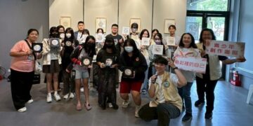 「色彩裡的自己」青少年創作畫展： 3月21日青少年中心正式開展