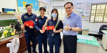 高雄港警慶祝婦女節 感謝女力辛勞付出」