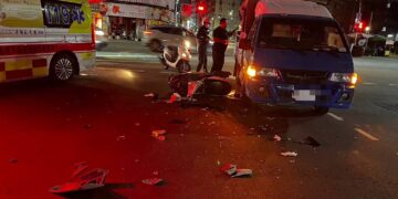 鳳山區五甲一路與凱旋路口自小貨車與機車碰撞2傷