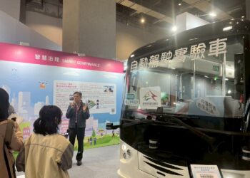 緩解運將荒！台中首創「全電動自駕巴士」水湳落地，串聯綠美圖開啟未來通勤模式