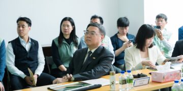 陳素月陪同卓榮泰參訪為升電裝 帶領彰化產業導向高產值