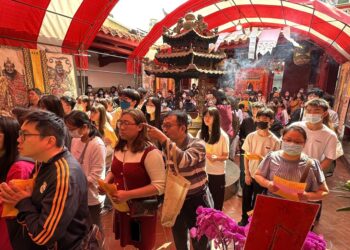 彰化市關帝廟文昌帝君聖誕    舉辦金榜包中點燈祈福活動