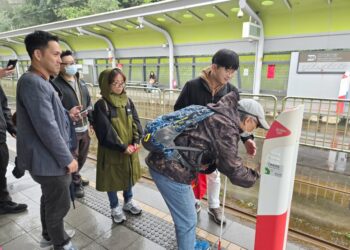 實測安坑輕軌無障礙動線 台灣公益聯盟揭多處「斷點」 籲打造全旅程無礙交通