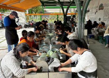 親子共學新體驗 花蓮高工「家傳玉項」溫馨登場