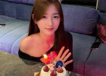 影音／許雅涵灣灣新聞專欄爆紅　跨國多頻道春晚報道持續登頂熱搜