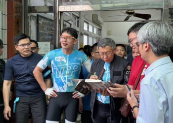 謝典霖拜訪民眾黨中央   爭取未來議長連任的合作空間