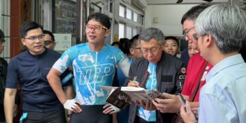 謝典霖拜訪民眾黨中央   爭取未來議長連任的合作空間