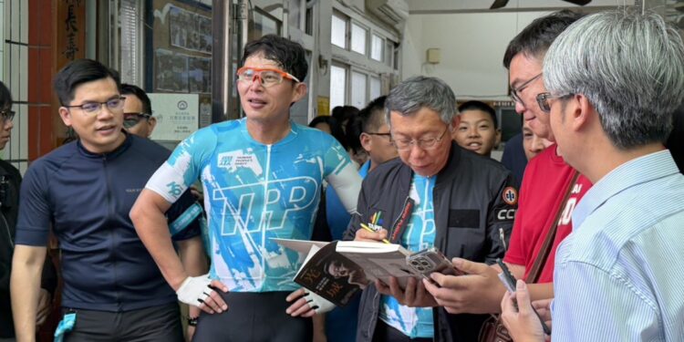 謝典霖拜訪民眾黨中央   爭取未來議長連任的合作空間