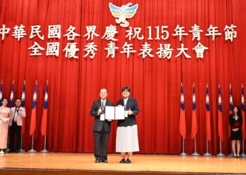 慈院三醫護獲花蓮優秀社會青年   護理部周英芳獲選全國優秀青年