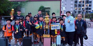 明廉國小籃球隊全國冠軍　魏嘉彥貼紅榜讚學子表現