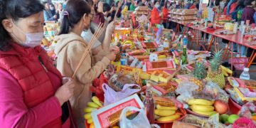 信仰與公益同在！深丘福德宮聖誕捐贈輔具、勘災車     朱惕之代表受贈