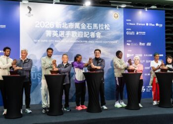 國際跑者體驗客家文化！2026 萬金石馬拉松歡迎會登場     擂茶儀式象徵旗開得勝