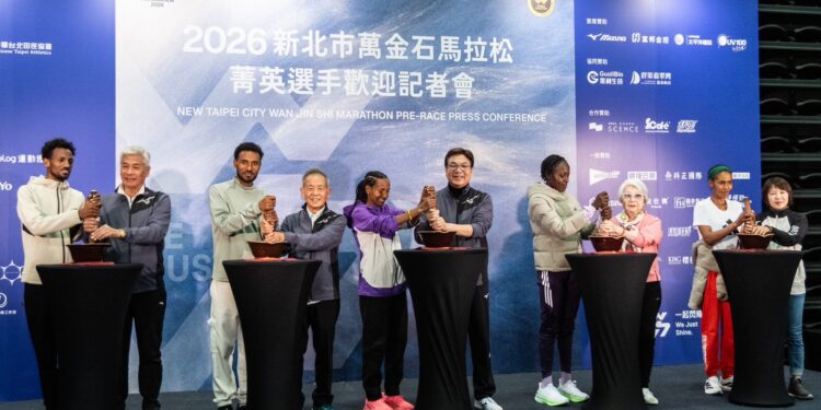 國際跑者體驗客家文化！2026 萬金石馬拉松歡迎會登場     擂茶儀式象徵旗開得勝