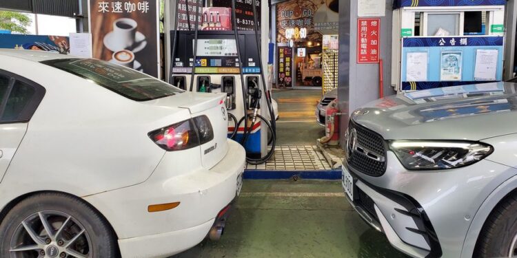 國際油價大漲！ 政府擴大穩定措施 3/16起國內油價不調整