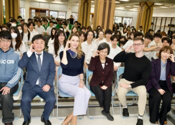 視野不設限！斯洛伐克代表解析全球產業鏈     與樟樹師生共話國際競爭力