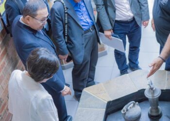 淡江大橋 5 月通車!侯友宜赴雪梨取經頂尖煙火團隊 打造世界級新北慶典