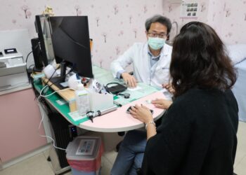 家族聚餐後出現喉嚨劇痛如刀割  「食人菌」爆家族群聚感染