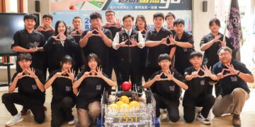 嘉義機器人戰隊前進紐約FRC　翁章梁授旗期勉勇闖國際舞台