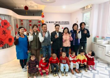 新春穿新鞋！李余典媒合企業贈 236 雙童鞋     點亮三重公托孩子笑顏