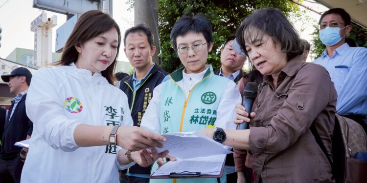 林岱樺、李雨庭攜手視察大寮交通！ 　強力爭取光華光明路口增設機車道，捍衛騎士路權