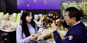 韓籍啦啦隊Mingo朴旻曙逛蘭展 大讚春季後壁賞花小旅行